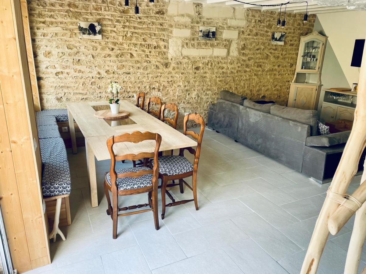 Grange A Grains A L'ombre D'une Tour *
