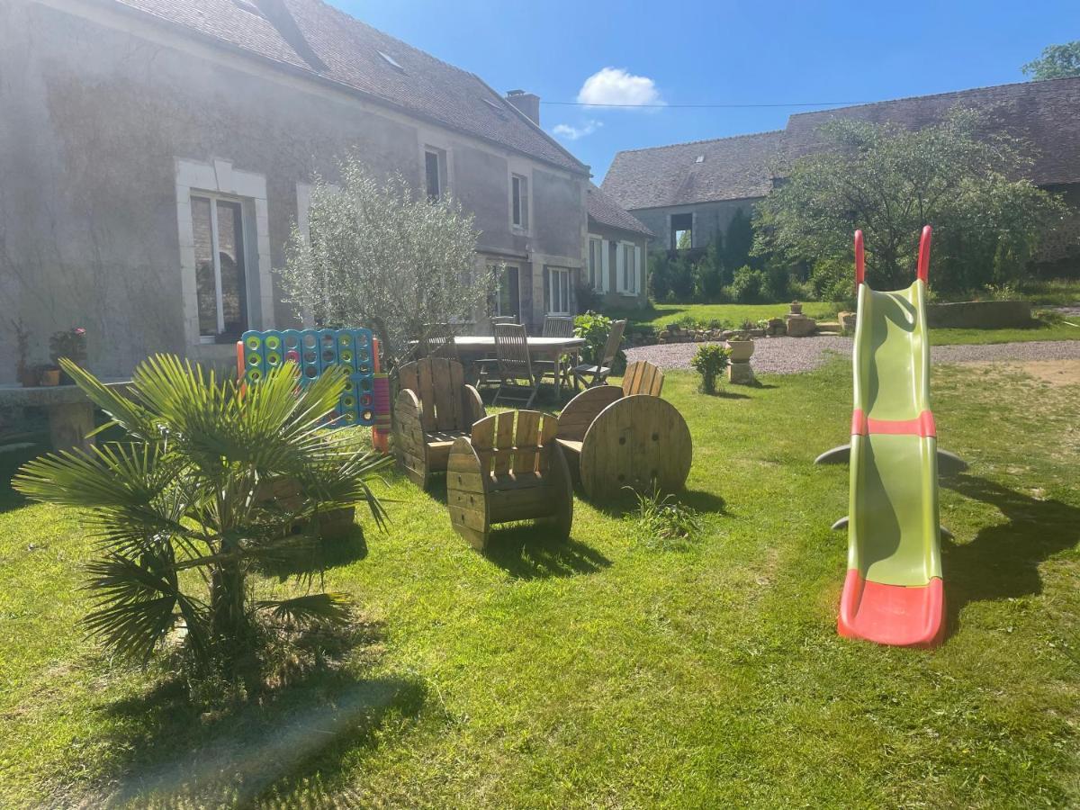 Grange A Grains A L'ombre D'une Tour Holiday home *